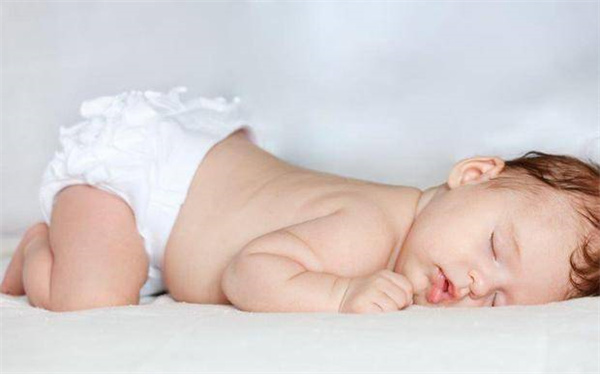 怎么预防宝宝肠胀气？肠胀气的婴儿怎么缓解？(图1)