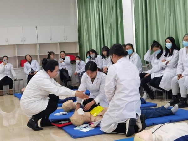 从“零基础”到“熟练工”，在北京学护理需要多少课时？(图1)